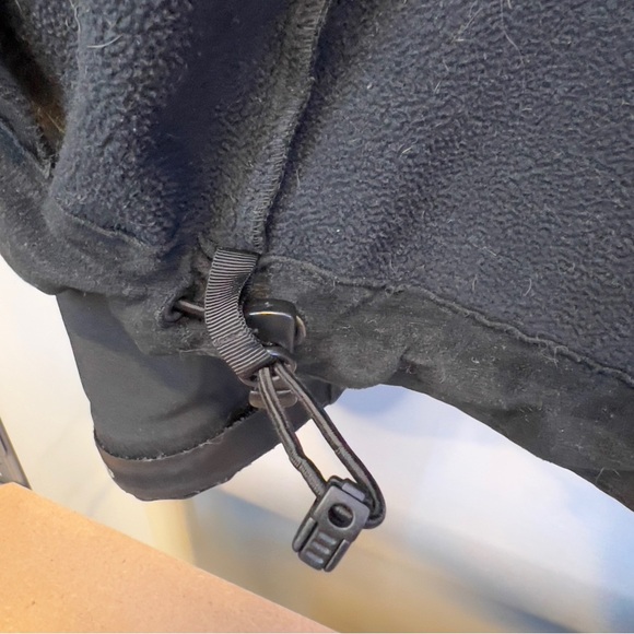 Mountain hardware jacket in preloved condition - Picture 13 of 15